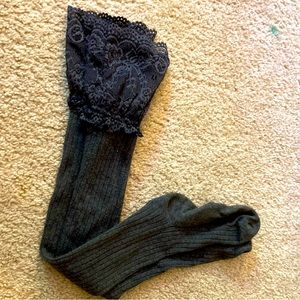 Knee high socks in grey with lace finish